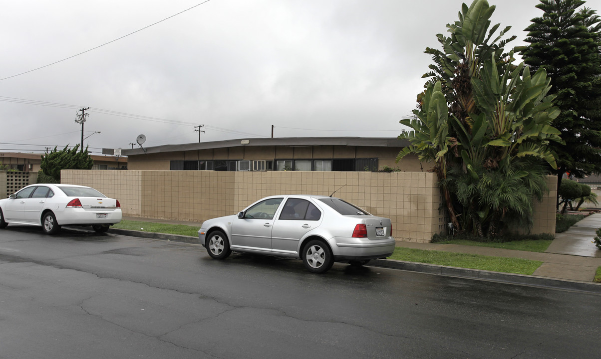 7535 Fillmore Dr in Buena Park, CA - Building Photo