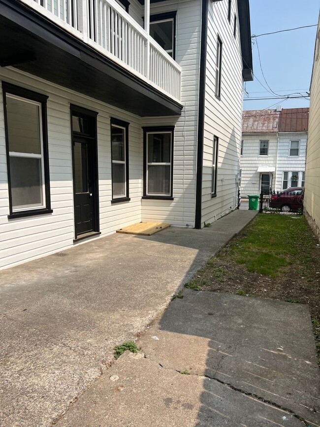 38 E Penn St in Carlisle, PA - Building Photo - Building Photo