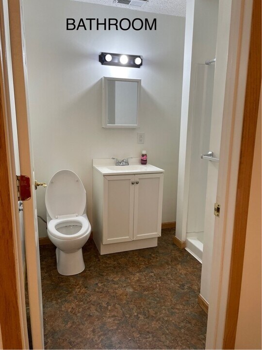 21 W 8th St in Anderson, IN - Building Photo