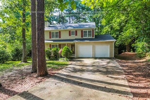 921 David Dr in Lawrenceville, GA - Building Photo