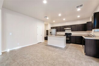 988 Via Del Campo in Henderson, NV - Building Photo - Building Photo