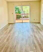 208 9th St, Unit B in St. Augustine, FL - Building Photo