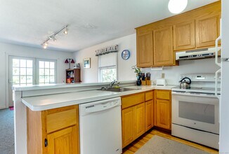 18 Atlantic Ave in Groton, CT - Building Photo - Building Photo