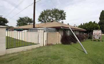 Western Crescent Apartments in Buena Park, CA - Building Photo - Building Photo