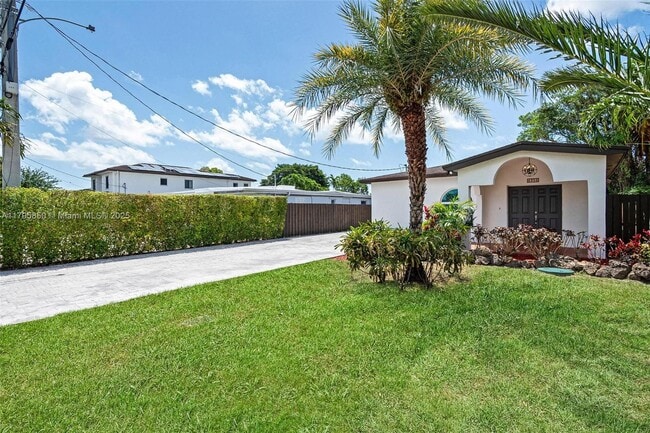 6356 SW 32nd St in Miami, FL - Building Photo - Building Photo