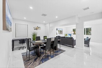255 Glouchester St in Boca Raton, FL - Foto de edificio - Building Photo