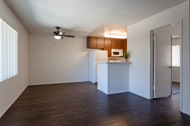 Meridian Court Apartments at Tarzana in Tarzana, CA - Building Photo - Interior Photo