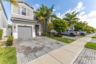 4813 NW 48th Terrace in Tamarac, FL - Building Photo - Building Photo