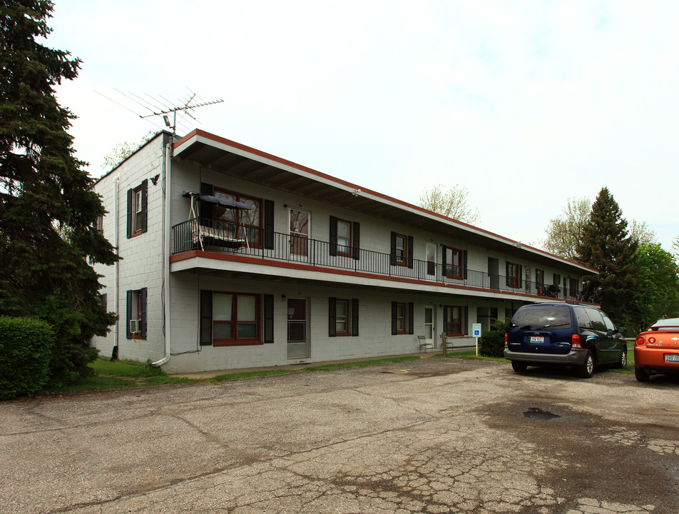 880 Cleveland St in Elyria, OH - Building Photo