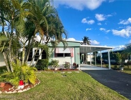 112 Cape Sable Dr in Naples, FL - Building Photo