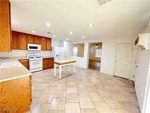 11601 Giles St in Las Vegas, NV - Foto de edificio - Building Photo