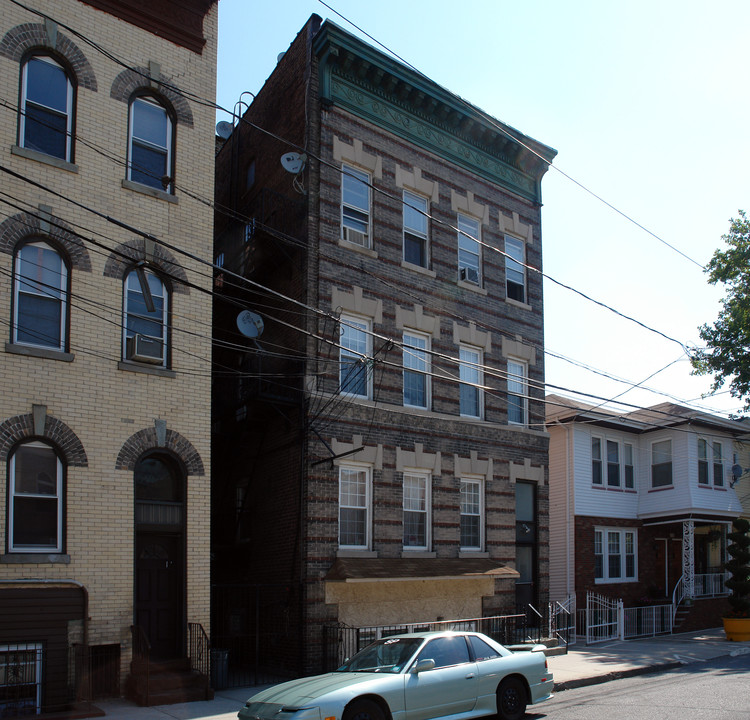 398 E Kinney St in Newark, NJ - Building Photo