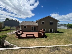 1028 Park Hill Ct in Rapid City, SD - Building Photo - Building Photo