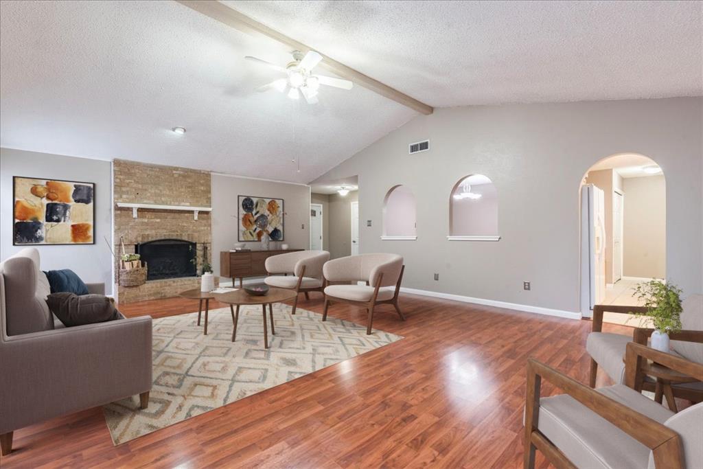 7204 Towering Oaks Dr in Austin, TX - Foto de edificio