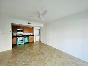 946 Bay Dr in Miami Beach, FL - Building Photo - Building Photo