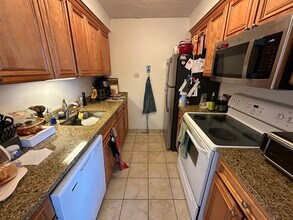 566 Commonwealth Ave in Boston, MA - Building Photo - Building Photo