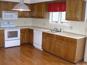 25 Founders Village, Unit 25 in Clinton, CT - Foto de edificio - Building Photo