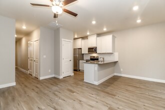 8319 E Gilman Ave in Arlington, WA - Foto de edificio - Building Photo