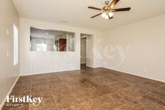 390 E Yellow Wood Ave in San Tan Valley, AZ - Foto de edificio - Building Photo