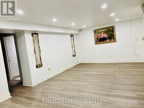 2b Roycrest Ave in Toronto, ON - Building Photo - Building Photo