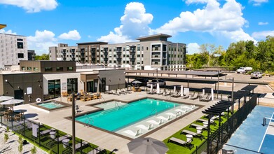 The Parkway in Layton, UT - Foto de edificio - Building Photo