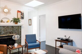 829 Superba Ave in Los Angeles, CA - Building Photo - Building Photo