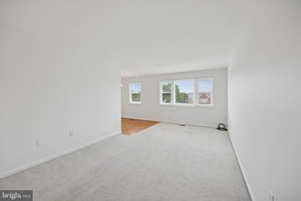 4000 Lyman Dr, Unit 2ND FLOOR in Philadelphia, PA - Building Photo - Building Photo