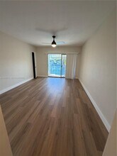 7216 Jacaranda Ln in Miami Lakes, FL - Building Photo - Building Photo