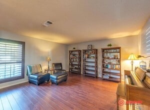 9809 Mesa Oak Dr in Bakersfield, CA - Building Photo - Building Photo