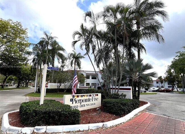 11963 NW 11th St, Unit 11963 in Pembroke Pines, FL - Building Photo - Building Photo