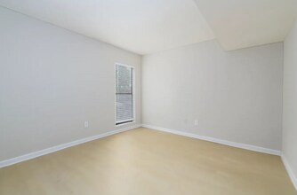 Village Park Apartments in Creve Coeur, MO - Foto de edificio - Building Photo