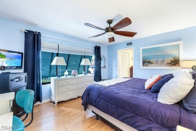 property at 1914 SE 40th Terrace