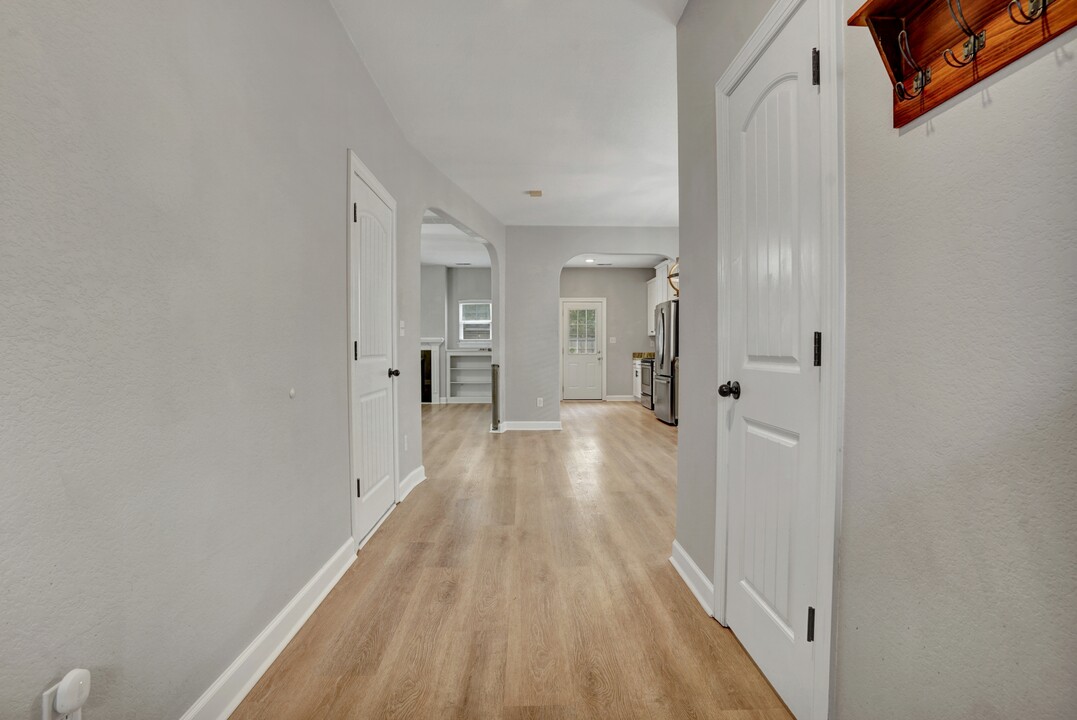 211 Thalia Rd in Virginia Beach, VA - Building Photo