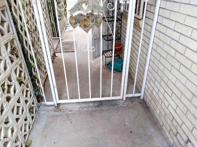 132 Polo Inn Rd in El Paso, TX - Building Photo - Building Photo