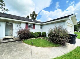 16 Concord St in Orange, TX - Building Photo