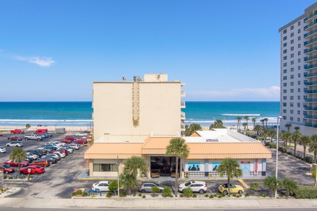 2043 S Atlantic Ave in Daytona Beach Shores, FL - Foto de edificio - Building Photo