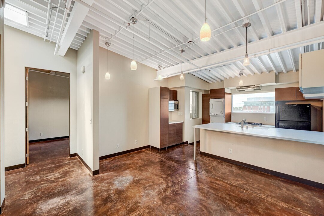 701 Shadow Ln in Las Vegas, NV - Building Photo