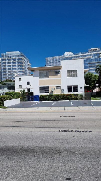 9041 Harding Ave, Unit 3 in Surfside, FL - Building Photo