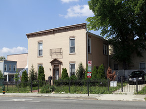 1202 6th St NE in Washington, DC - Building Photo - Building Photo