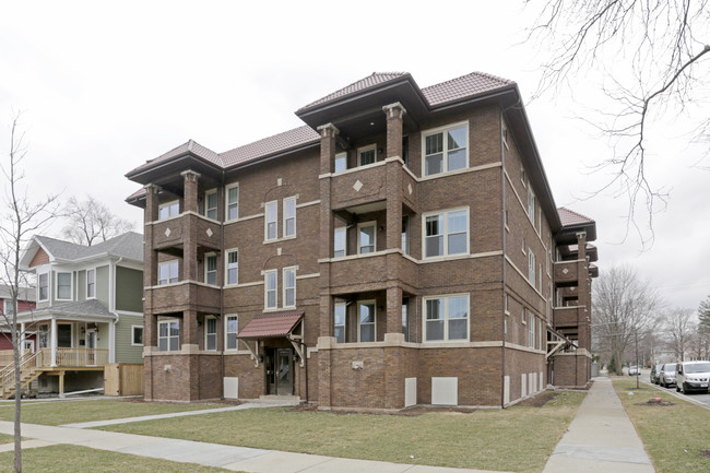 Iowa Terrace in Oak Park, IL - Building Photo - Building Photo