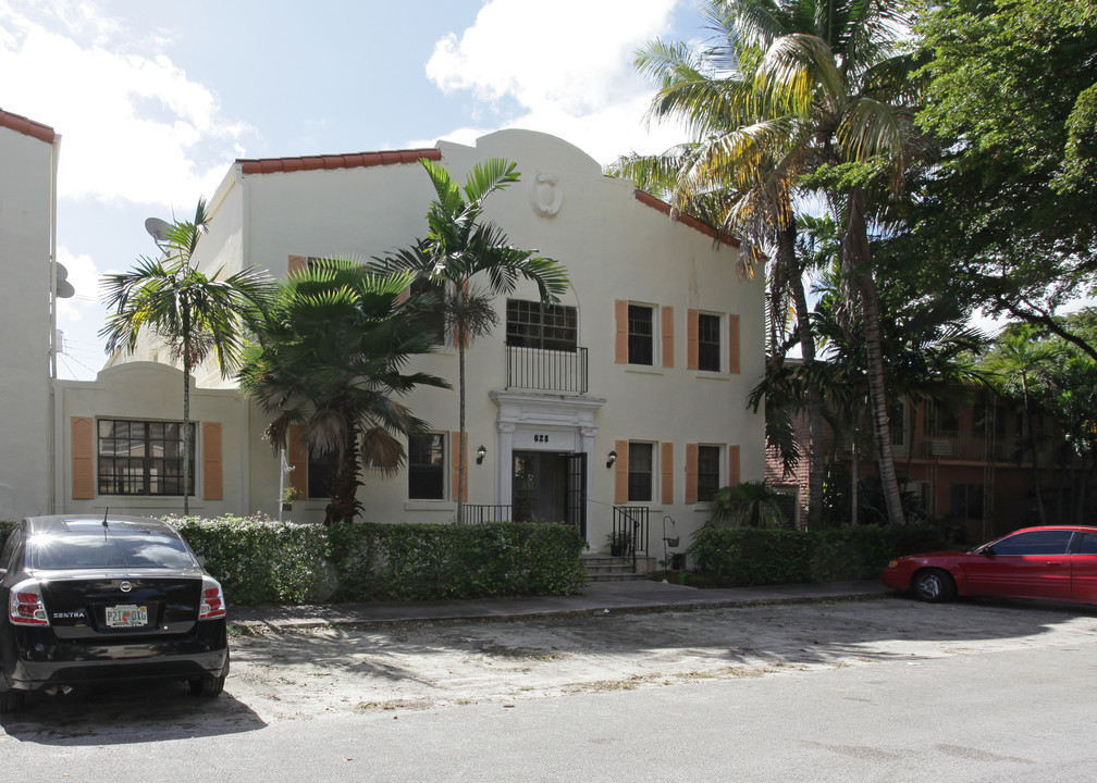 624-628 Santander Ave in Coral Gables, FL - Building Photo