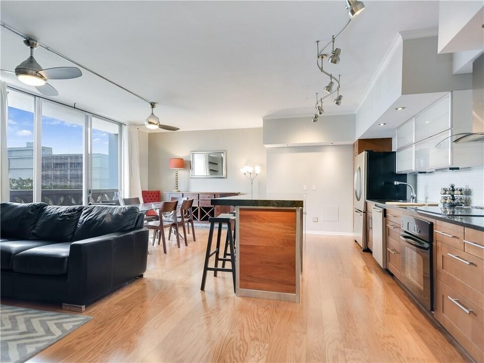 1801 Lavaca St in Austin, TX - Building Photo