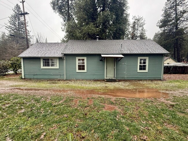 10886 Pine Hill Dr in Grass Valley, CA - Building Photo - Building Photo