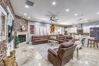409 Lake Windemere St in Las Vegas, NV - Building Photo - Building Photo