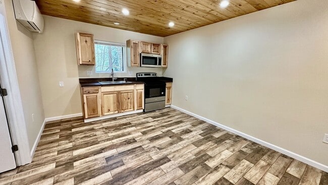 54705 Pine Crest Ave in Idyllwild, CA - Building Photo - Building Photo