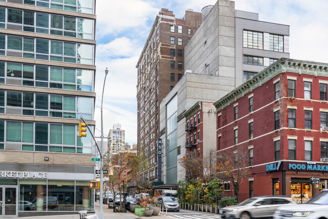 Glass Farmhouse in New York, NY - Foto de edificio - Building Photo