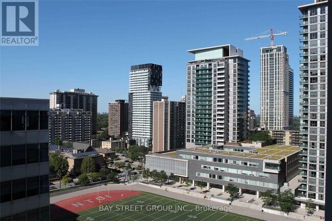 30 Roehampton Ave in Toronto, ON - Building Photo - Building Photo