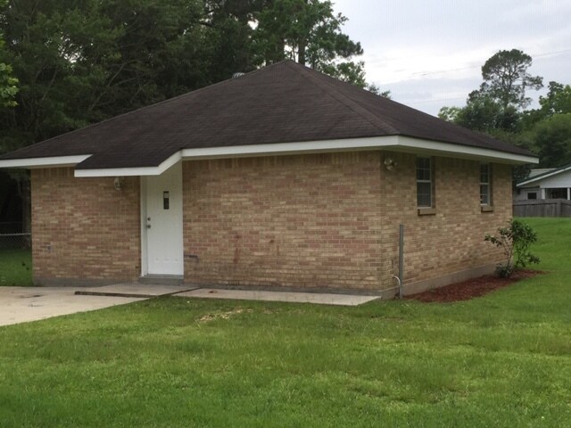 8709 Stonewall St in Ocean Springs, MS - Building Photo