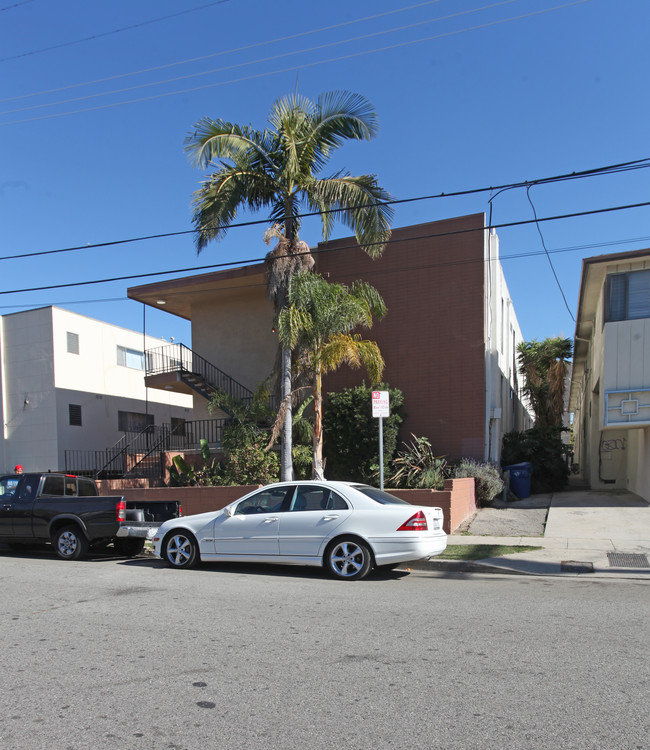 1216 N New Hampshire Ave in Los Angeles, CA - Foto de edificio - Building Photo