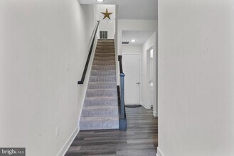 9437 Oak Grv Ln in Montgomery Village, MD - Building Photo - Building Photo
